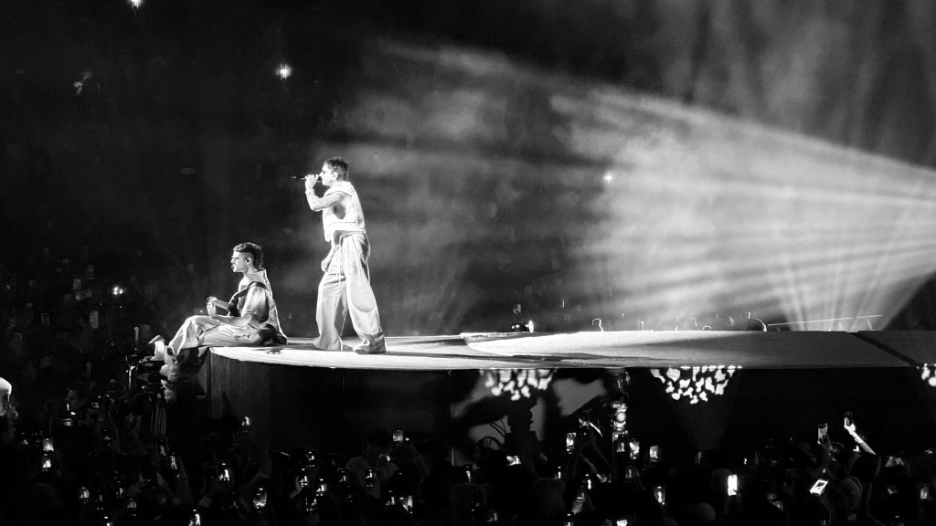 Ca7riel y Paco Amoroso en el Palacio de los Deportes